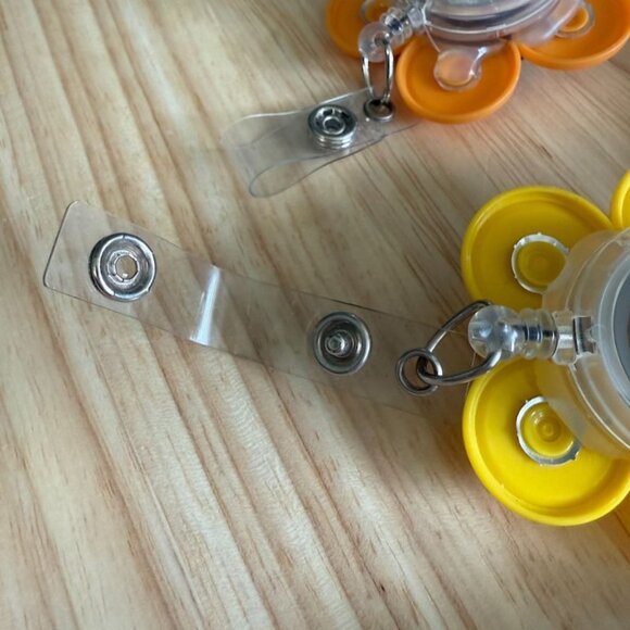 Seasonal Retractable ID Badge Holders Set Of 7 Snowman Scarecrow Xmas Lights Pum - Picture 8 of 9